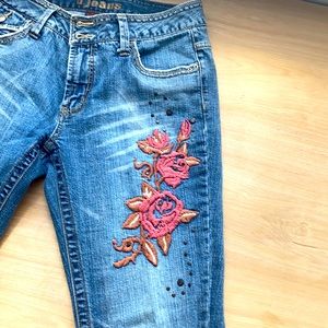 d jeans embroidered rt leg, excellent, love these and they are so hot in style!